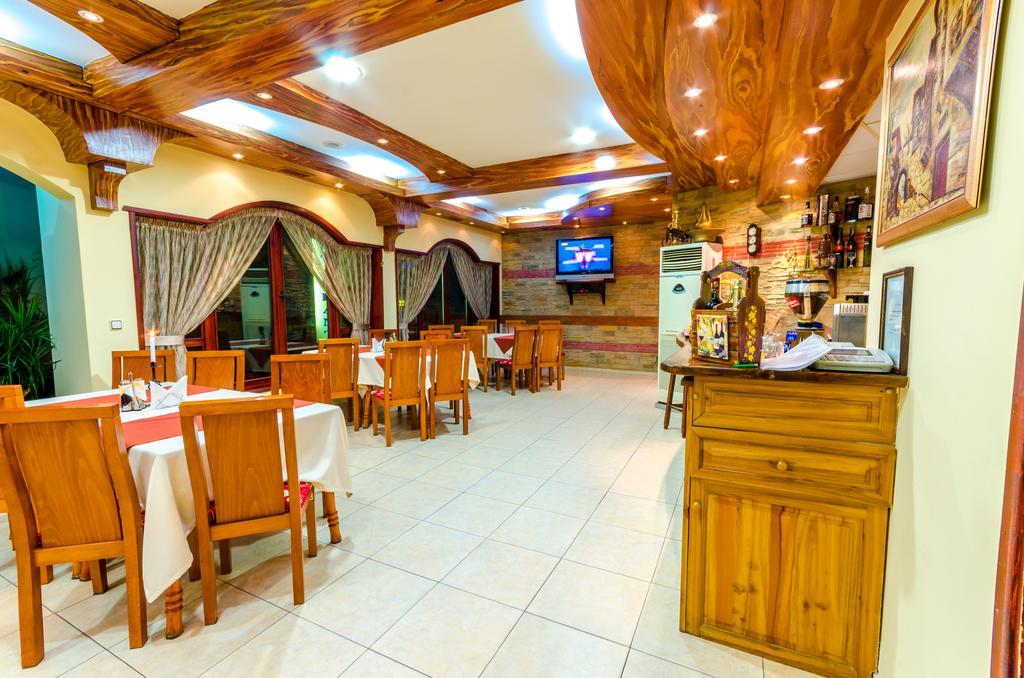 Hotel Cosmos Asenovgrad Exterior photo
