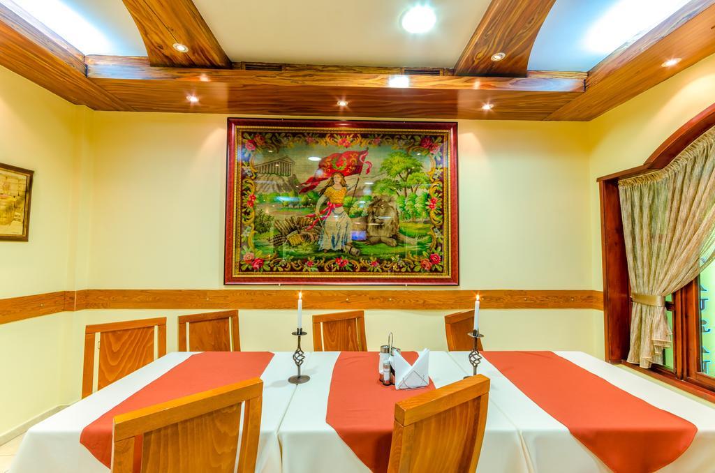 Hotel Cosmos Asenovgrad Exterior photo